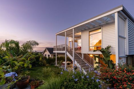 Photo of property in 6 Pine Ridge Terrace, Waikanae Beach, Waikanae, 5036