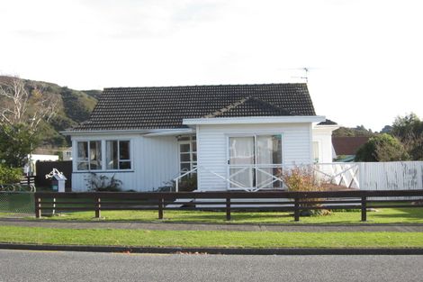 Photo of property in 1 Shearer Crescent, Naenae, Lower Hutt, 5011