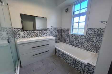 Photo of property in 145 Kelburn Parade, Kelburn, Wellington, 6012
