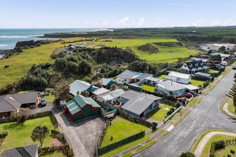 Photo of property in 22 Hickey Place, Opunake, 4616