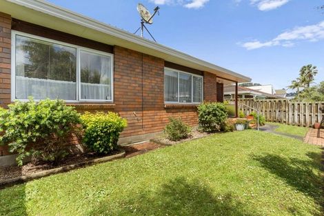 Photo of property in 7/28a Godley Road, Green Bay, Auckland, 0604