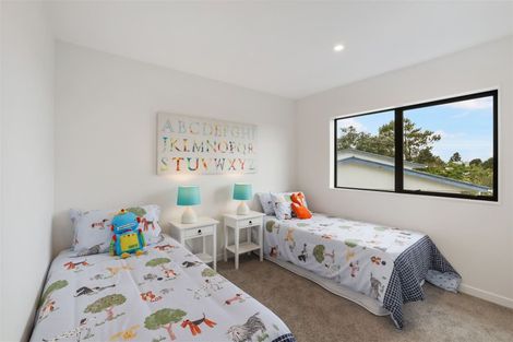 Photo of property in 5b Woodhouse Place, West Harbour, Auckland, 0618