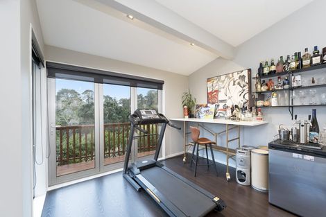 Photo of property in 94 Lake Panorama Drive, Henderson Valley, Auckland, 0612