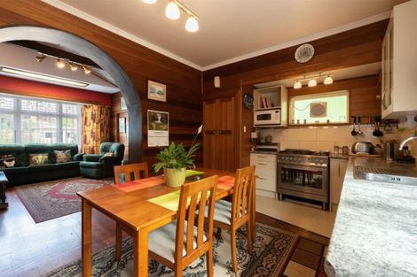 Photo of property in 16 Cave Road, Houghton Bay, Wellington, 6023