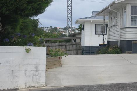 Photo of property in 199 Chivalry Road, Glenfield, Auckland, 0629
