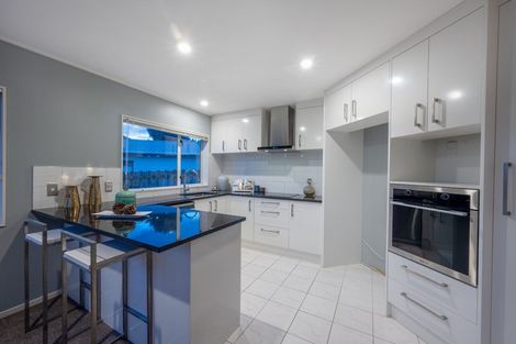 Photo of property in 2/116 Meadowland Drive, Somerville, Auckland, 2014