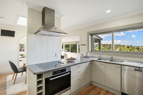 Photo of property in 10 Robin Lane, Browns Bay, Auckland, 0630