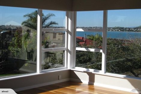 Photo of property in 27 Mcbreen Avenue, Northcote, Auckland, 0627