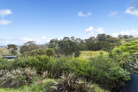 Photo of property in 94 Lake Panorama Drive, Henderson Valley, Auckland, 0612