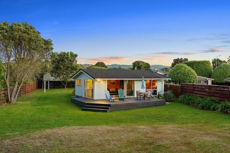 Photo of property in 116 Tutere Street, Waikanae Beach, Waikanae, 5036