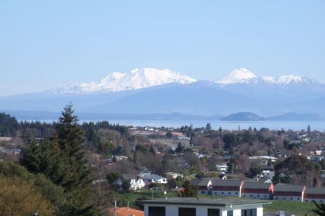 Photo of property in 2/72 Harvey Street, Waipahihi, Taupo, 3330