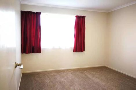 Photo of property in 34 Lavery Place, Sunnynook, Auckland, 0632