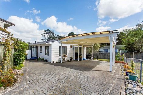 Photo of property in 2/134 Spinella Drive, Bayview, Auckland, 0629