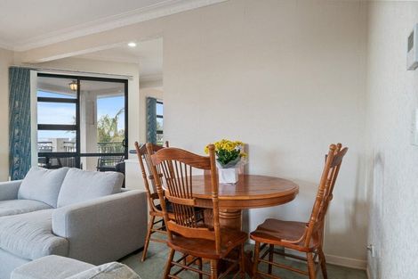 Photo of property in 56 Ribbonwood Crescent, Goodwood Heights, Auckland, 2105