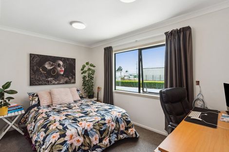 Photo of property in 53 Bruce Road, Levin, 5510