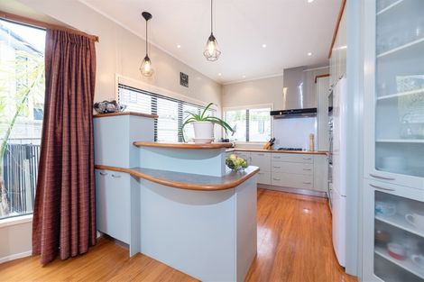 Photo of property in 2/13 Quebec Road, Milford, Auckland, 0620