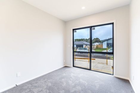 Photo of property in 11 Lewis Younie Road, Kumeu, 0810