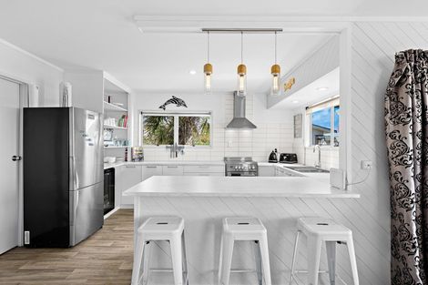 Photo of property in 9 Kauri Crescent, Snells Beach, 0920