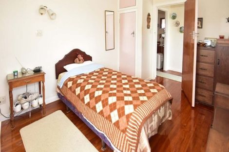 Photo of property in 67 Forrest Hill Road, Milford, Auckland, 0620