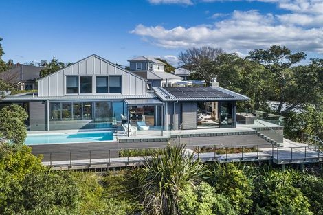 Photo of property in 10a First Avenue, Stanley Point, Auckland, 0624