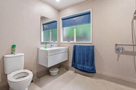 Photo of property in 1 Metric Place, Te Atatu South, Auckland, 0610