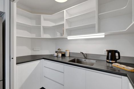 Photo of property in 6 Saint Andrews Parkway, Waiwhakaiho, New Plymouth, 4312