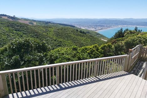 Photo of property in 41a Sunhaven Drive, Newlands, Wellington, 6037