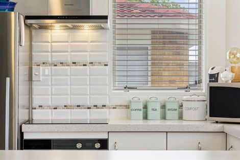 Photo of property in 496b Devonport Road, Tauranga South, Tauranga, 3112