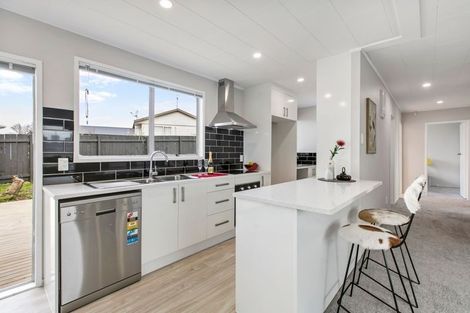 Photo of property in 18 Shalimar Place, Clover Park, Auckland, 2019