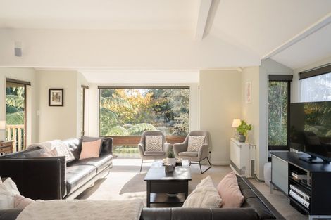 Photo of property in 37 Greyfriars Crescent, Tawa, Wellington, 5028