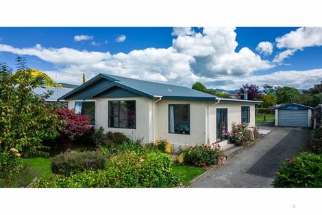 Photo of property in 70 Rhodes Street, Waimate, 7924