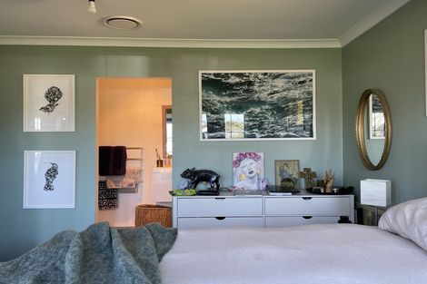 Photo of property in 28 Harbour View Road, Te Atatu Peninsula, Auckland, 0610