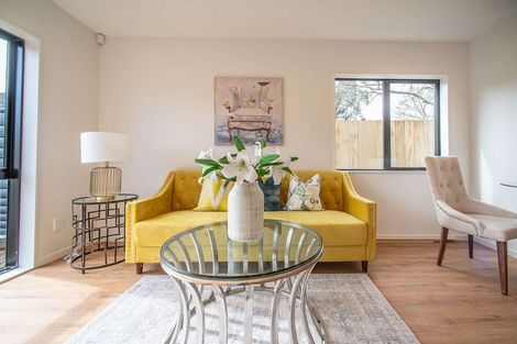 Photo of property in 2/34 Edmonton Road, Henderson, Auckland, 0612