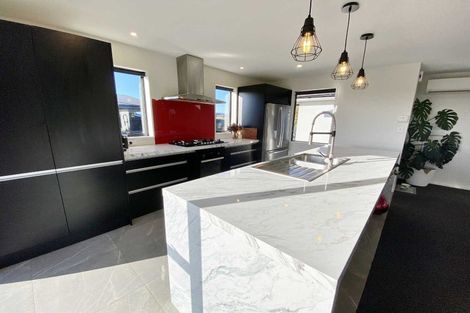 Photo of property in 28 Pistacia Place, Hornby, Christchurch, 8025