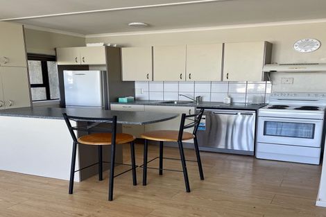 Photo of property in 4/2 Oriental Terrace, Mount Victoria, Wellington, 6011