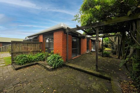 Photo of property in 52 Apsley Drive, Avonhead, Christchurch, 8042