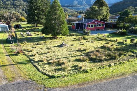 Photo of property in 32 Stafford Street, Blackball, 7804