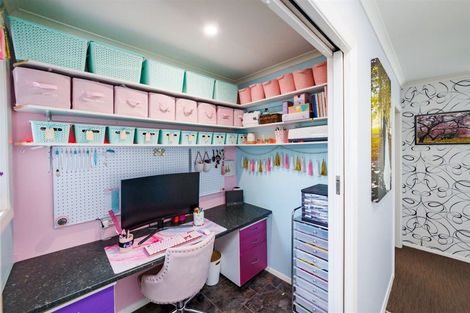 Photo of property in 34 Surrey Crescent, Hokowhitu, Palmerston North, 4410