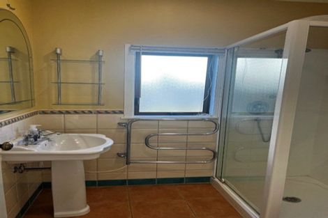 Photo of property in 5 Hattaway Avenue, Bucklands Beach, Auckland, 2012