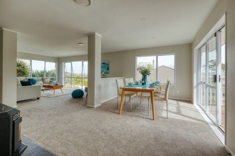 Photo of property in 10 Van Dyke Place, West Harbour, Auckland, 0618