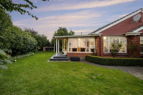 Photo of property in 10 Verran Place, Fendalton, Christchurch, 8052