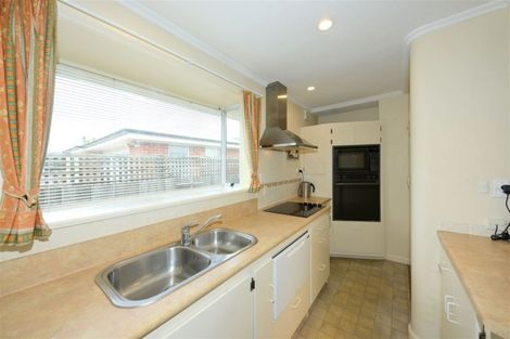 Photo of property in 71 Daniels Road, Redwood, Christchurch, 8051