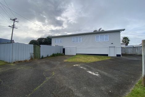 Photo of property in 33 Wharf Road, Te Atatu Peninsula, Auckland, 0610