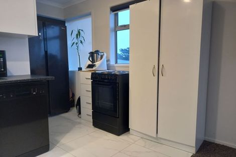 Photo of property in 82 Queens Road, Glen Avon, New Plymouth, 4312