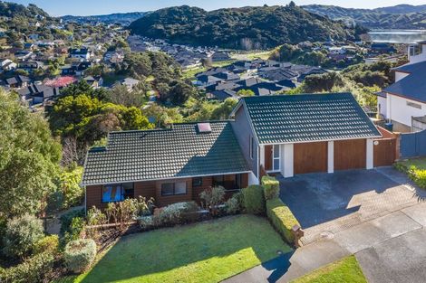 Photo of property in 22 Sailmaker Close, Whitby, Porirua, 5024