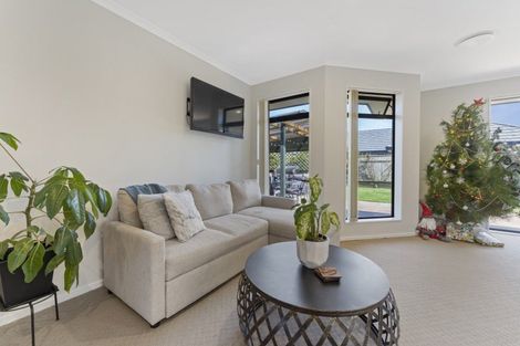 Photo of property in 25 Geneva Terrace, Kelvin Grove, Palmerston North, 4414