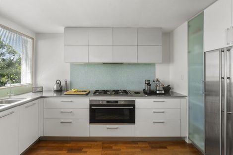 Photo of property in 41 Old Lake Road, Narrow Neck, Auckland, 0624