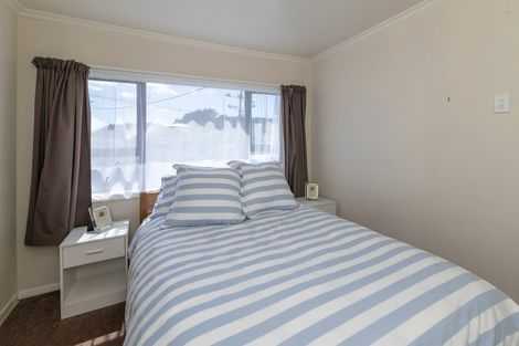 Photo of property in 28 Dewe Terrace, Foxton Beach, Foxton, 4815