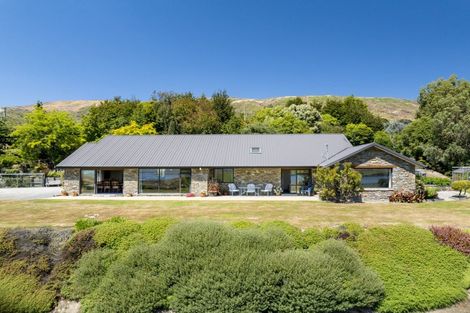 Photo of property in 67 Surrey Heights, Waihola, Outram, 9073