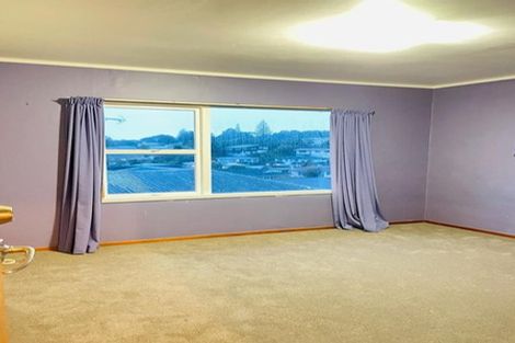 Photo of property in 1 Sovereign Place, Glenfield, Auckland, 0629